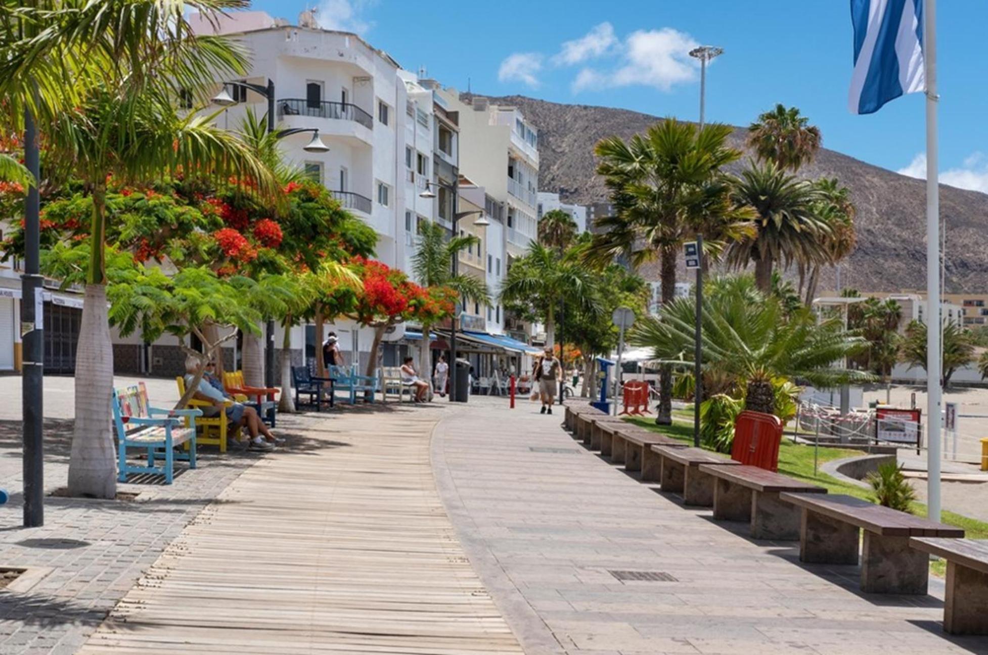 Few Steps From The Beach Hostel In Los Cristianos Arona  Ngoại thất bức ảnh