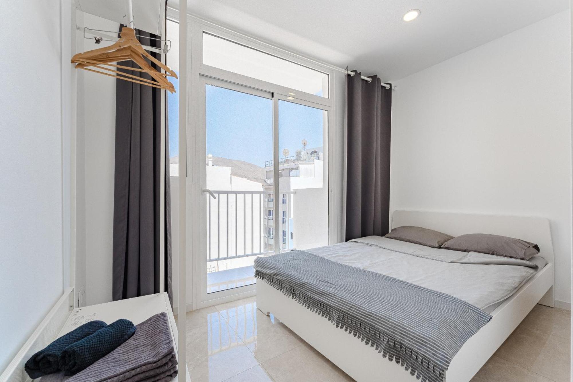 Few Steps From The Beach Hostel In Los Cristianos Arona  Ngoại thất bức ảnh