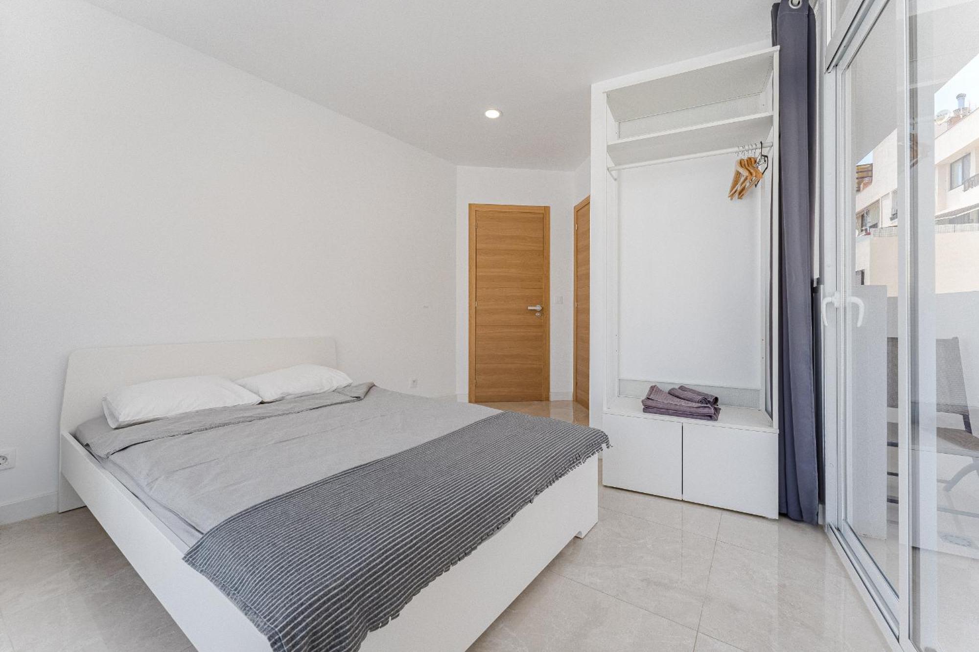 Few Steps From The Beach Hostel In Los Cristianos Arona  Ngoại thất bức ảnh