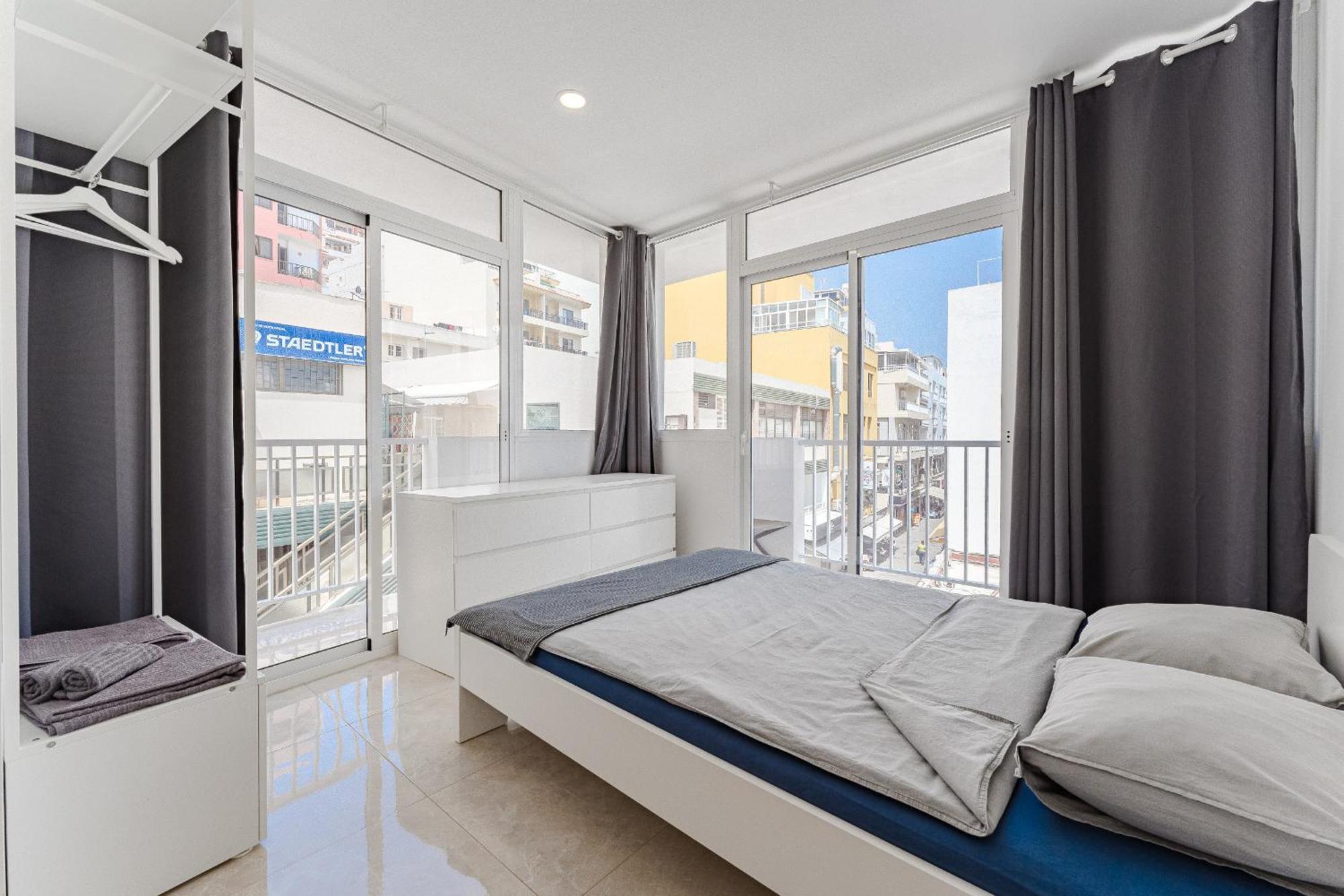 Few Steps From The Beach Hostel In Los Cristianos Arona  Ngoại thất bức ảnh