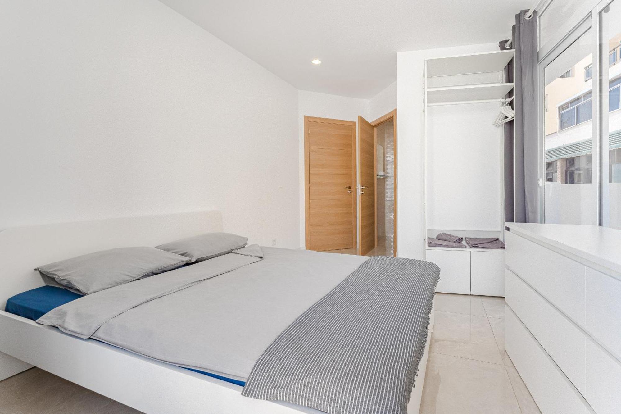 Few Steps From The Beach Hostel In Los Cristianos Arona  Ngoại thất bức ảnh