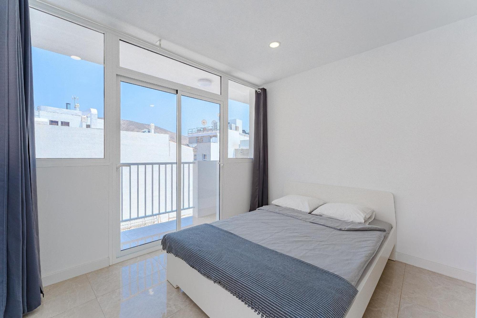 Few Steps From The Beach Hostel In Los Cristianos Arona  Ngoại thất bức ảnh