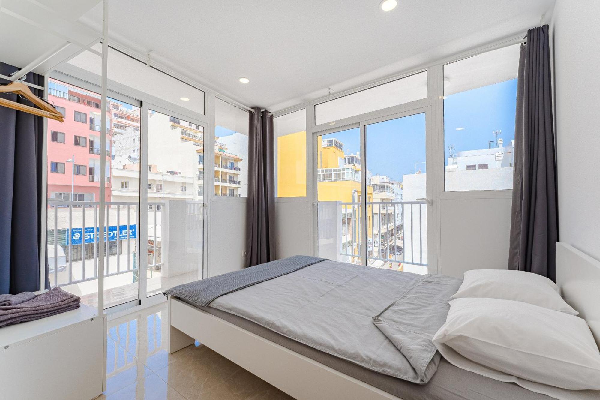 Few Steps From The Beach Hostel In Los Cristianos Arona  Ngoại thất bức ảnh