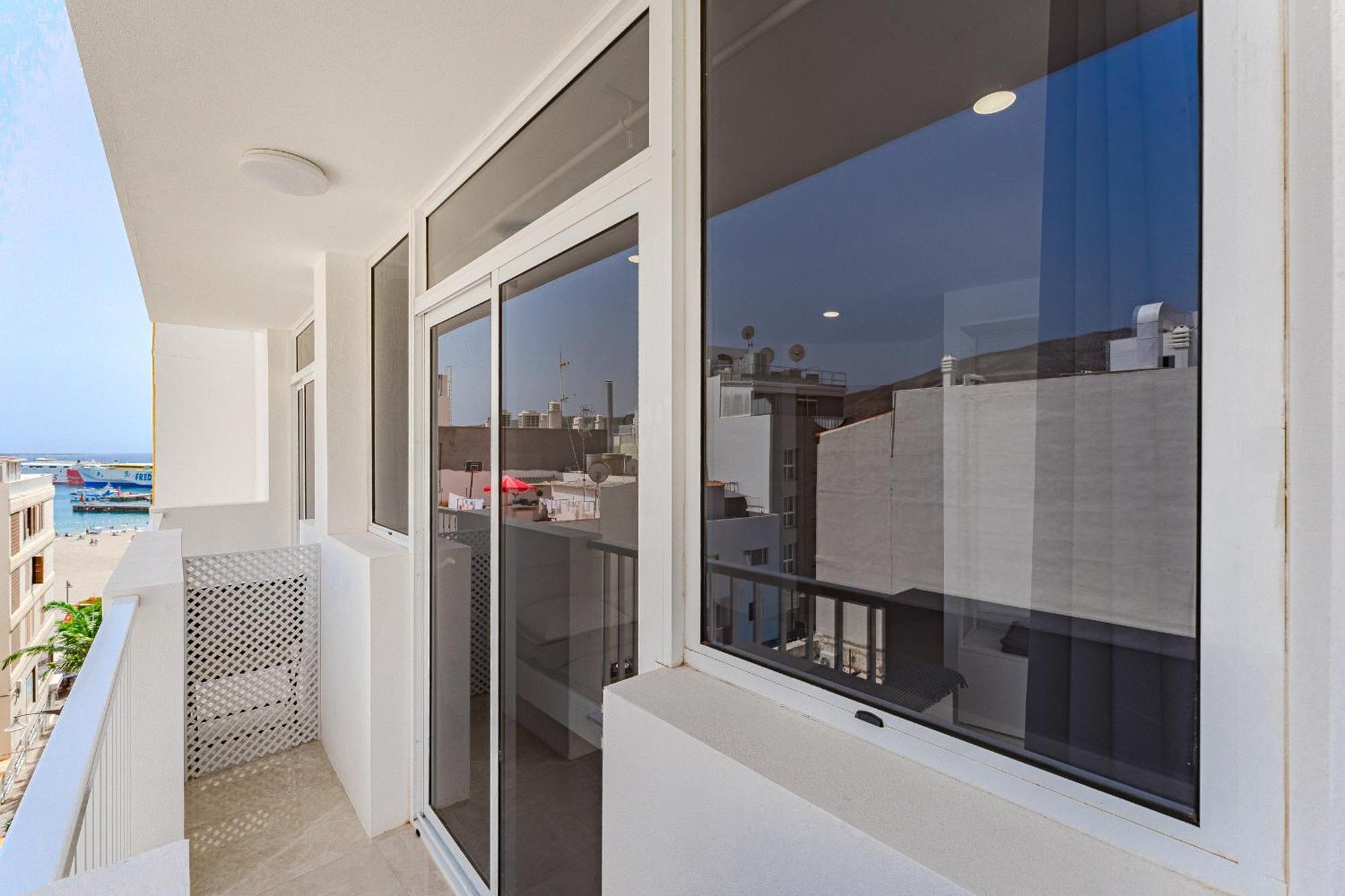 Few Steps From The Beach Hostel In Los Cristianos Arona  Ngoại thất bức ảnh