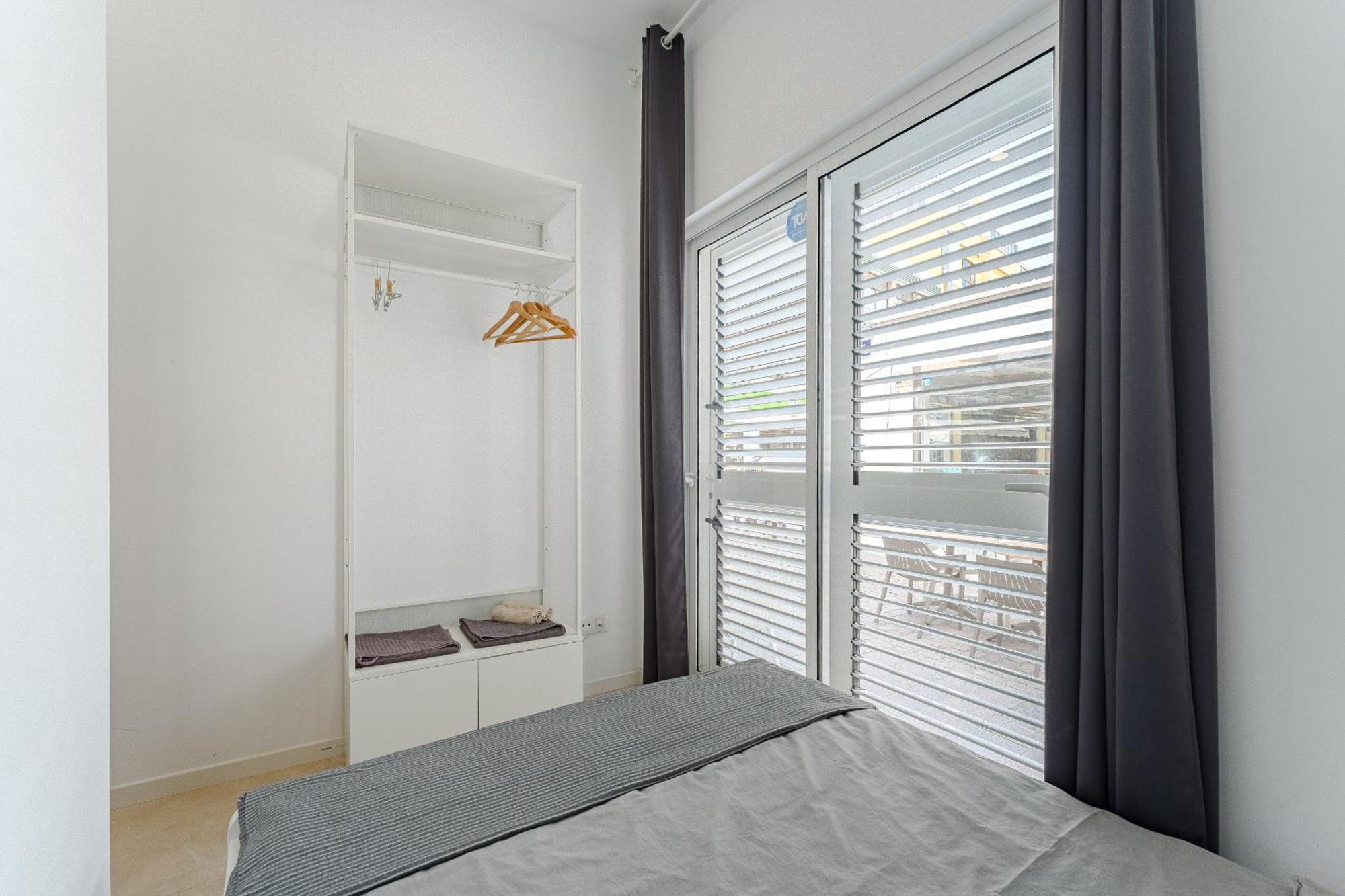 Few Steps From The Beach Hostel In Los Cristianos Arona  Ngoại thất bức ảnh