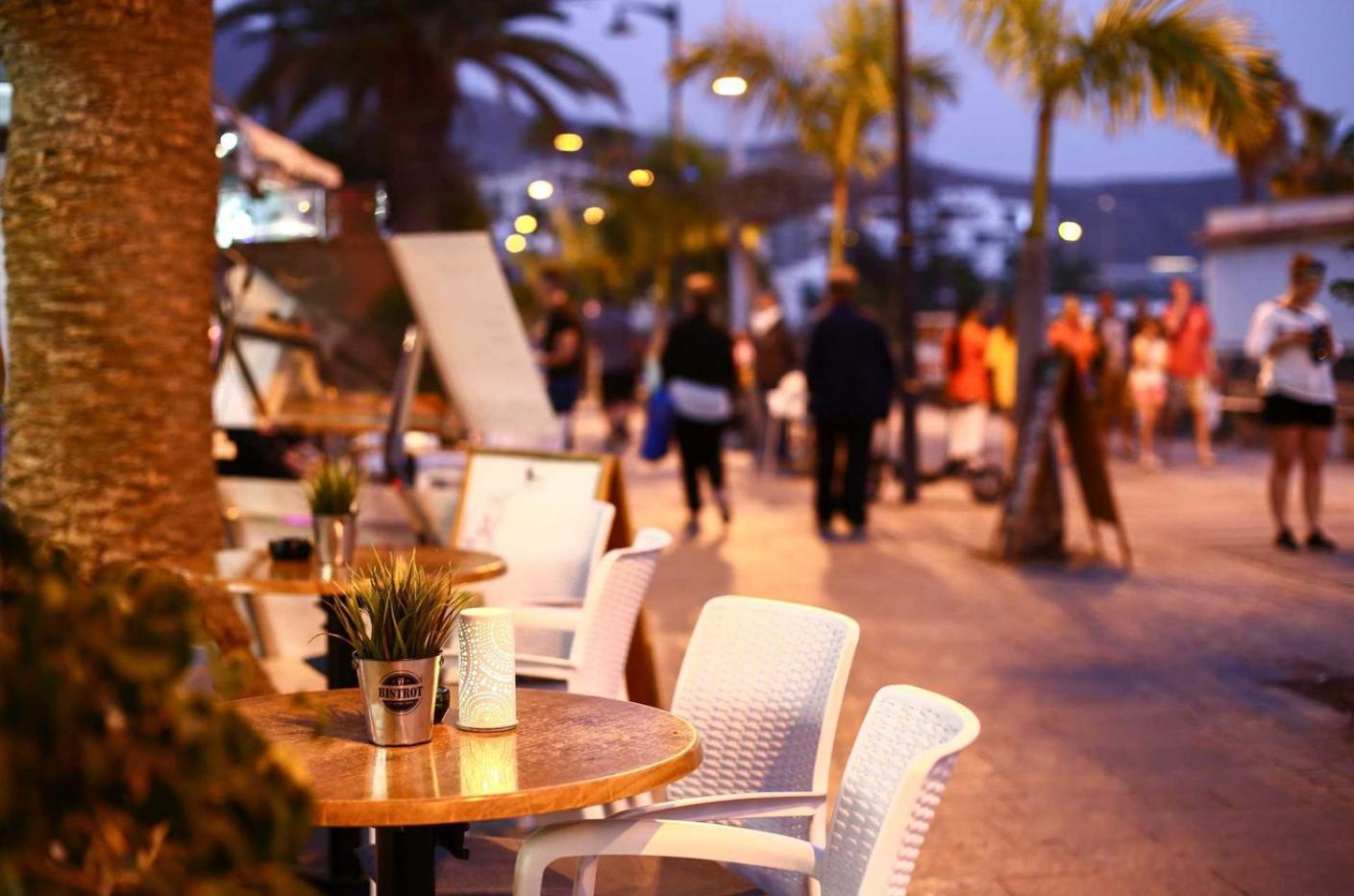 Few Steps From The Beach Hostel In Los Cristianos Arona  Ngoại thất bức ảnh