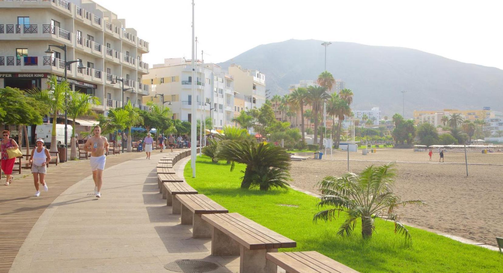 Few Steps From The Beach Hostel In Los Cristianos Arona  Ngoại thất bức ảnh