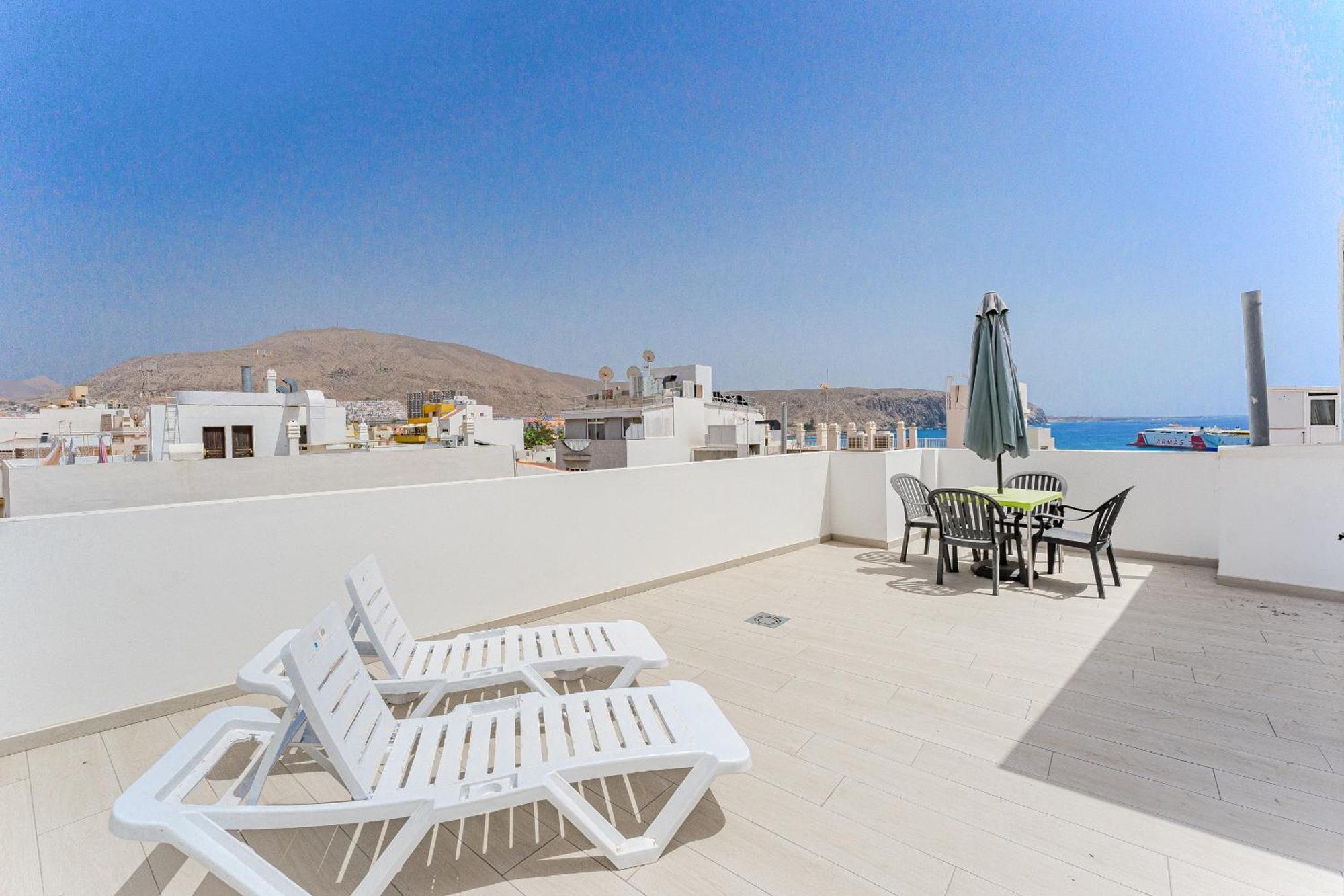 Few Steps From The Beach Hostel In Los Cristianos Arona  Ngoại thất bức ảnh