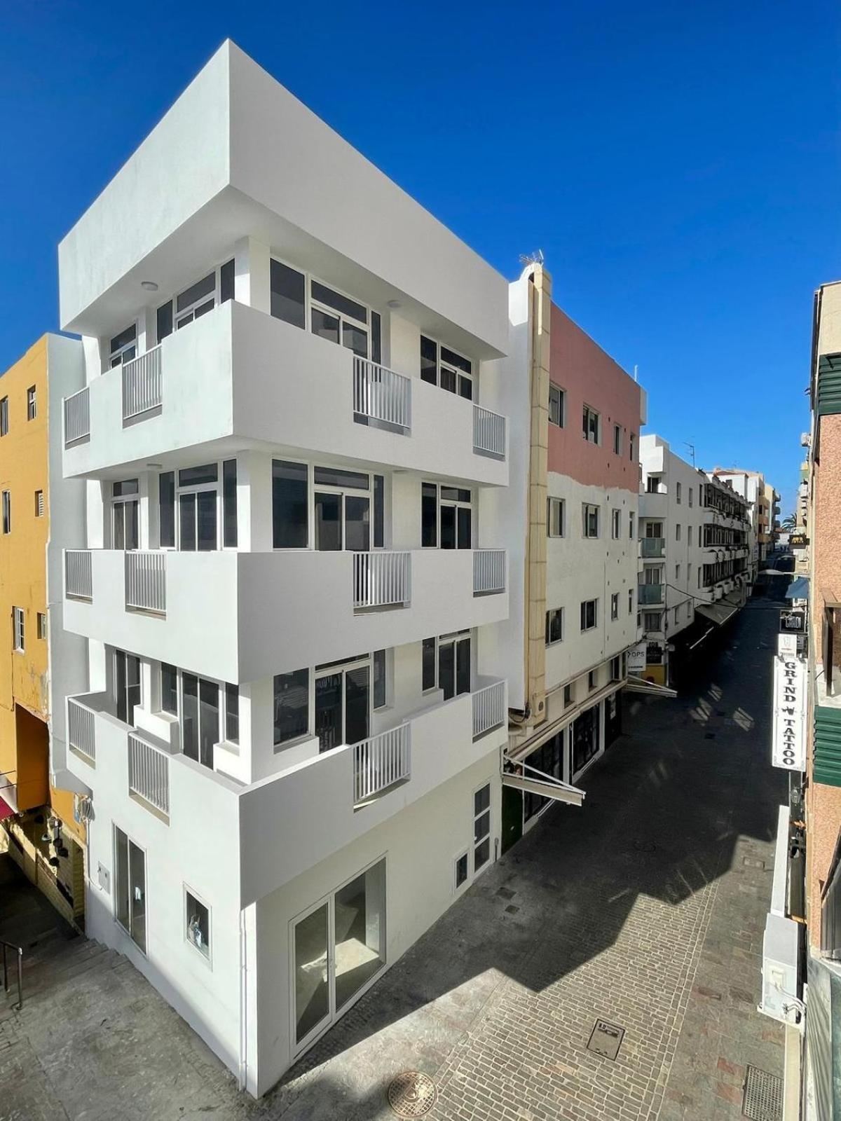 Few Steps From The Beach Hostel In Los Cristianos Arona  Ngoại thất bức ảnh