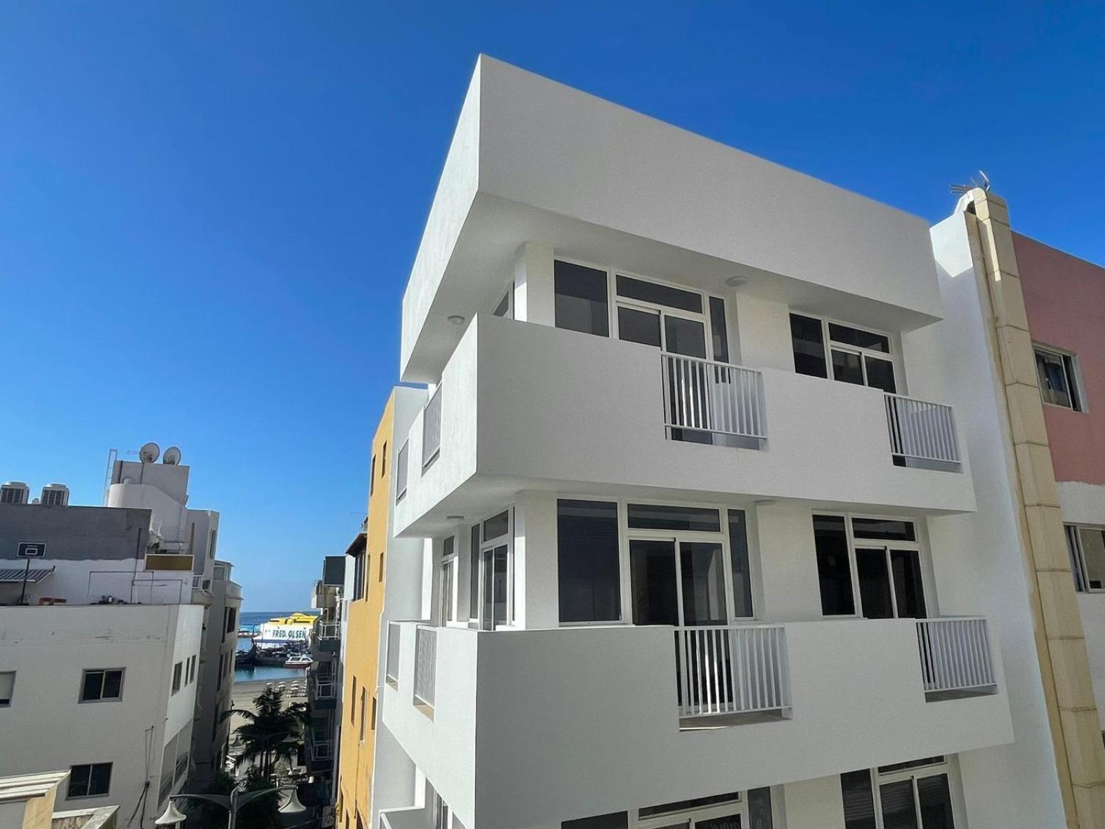 Few Steps From The Beach Hostel In Los Cristianos Arona  Ngoại thất bức ảnh
